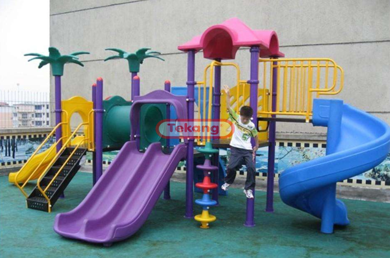 幼兒園原木滑梯