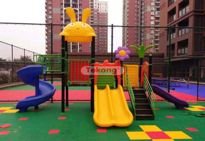 幼兒園滑梯