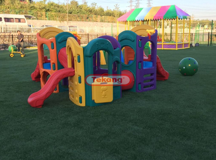 幼兒園滑梯